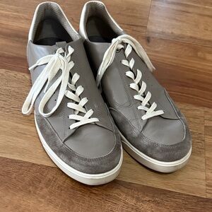 Ecco Men's Gray and White Sneakers